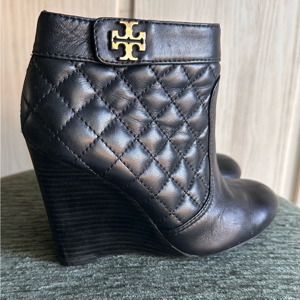 Tory Burch Leila Black Leather Quilted Ankle Wedge Booties Size 6